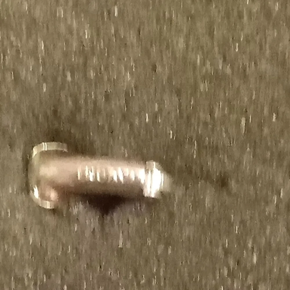 🩷Avon VINTAGE button clip on earrings. Silver - Picture 3 of 3